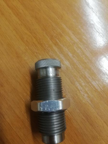 Hola buenas, pues eso, vendo o cambio taper crimp DIE del 9mm pb, lo cambiaría por un factory crimp, no 02