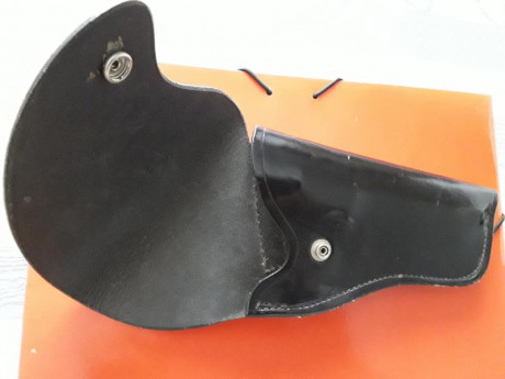  20200502_191515.jpg  20200502_191607.jpg  20200502_191649.jpg 
Funda de S&W, en concreto para armazón 00