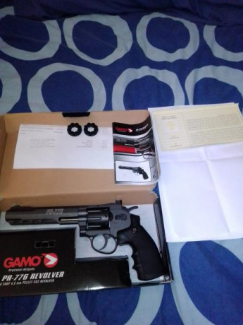 Pues eso el revolver le habré puesto un par de cápsulas está nuevo sin ninguna marca de desgaste ni nada 02