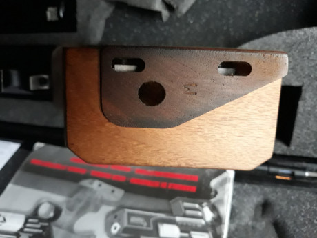 Por petición de un amigo pongo en venta un perfecto estado de uso y funcionamiento.

La pistola se compró 21