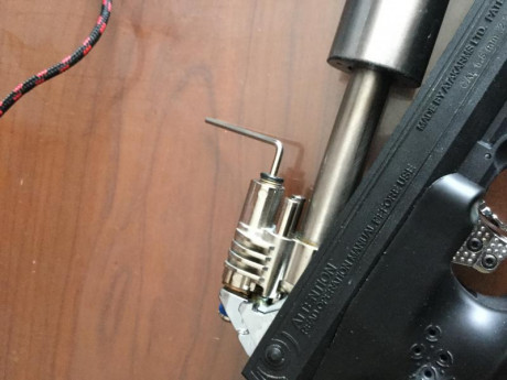 Tengo esta pistola de aire y se me ha quedado atascada, como si retuviese el aire y a la hora de disparar 60