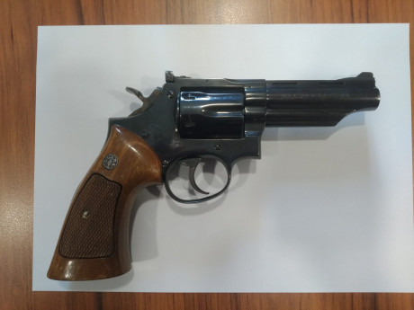 Por jubilación, un compañero vende, revolver marca llama, modelo comanche III, calibre 357 magnum, 4". 00