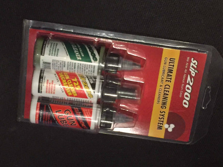 Nuevo a estrenar, conjunto de 3 líquidos para limpieza y lubircación de armas de altísima calidad.
Regalo 01