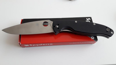 Vendo navaja spyderco resilience no tiene el filo de origen pero esta perfecta. Esta en Valencia . 55€. 02