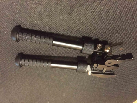 VENDIDO¡¡¡
Bipode copia del modelo Atlas. Métalico, con patas extensibles y regulables en dos sentidos. 02