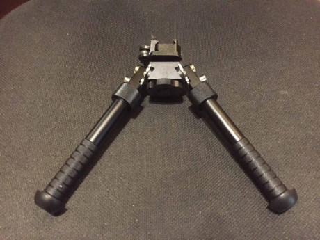 VENDIDO¡¡¡
Bipode copia del modelo Atlas. Métalico, con patas extensibles y regulables en dos sentidos. 00