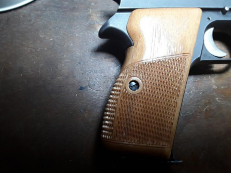  20200508_192303.jpg  20200508_192337.jpg  20200508_192435.jpg 
Cachas originales en madera para Sig P210. 02