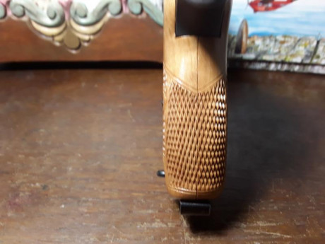  20200508_192303.jpg  20200508_192337.jpg  20200508_192435.jpg 
Cachas originales en madera para Sig P210. 00