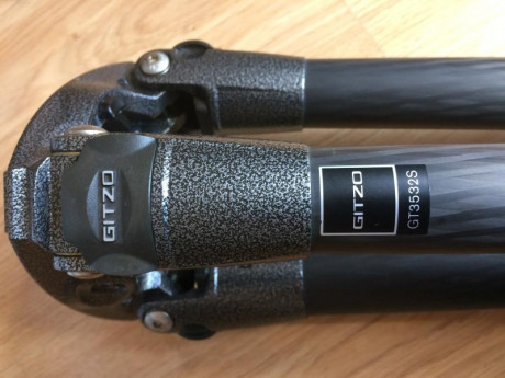 Vendo Tripode Gitzo Carbon 6X en concreto el modelo GT3532S. Su precio nuevo va desde los 800 a los 900€. 02
