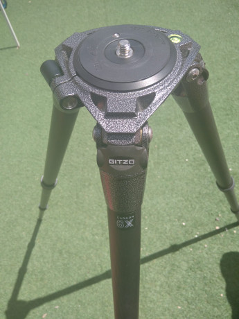 Vendo Tripode Gitzo Carbon 6X en concreto el modelo GT3532S. Su precio nuevo va desde los 800 a los 900€. 01