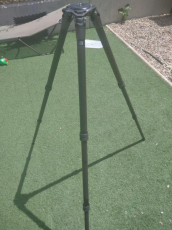 Vendo Tripode Gitzo Carbon 6X en concreto el modelo GT3532S. Su precio nuevo va desde los 800 a los 900€. 00