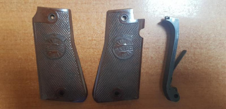 Vendo o cambio lo siguiente, 

las cachas son de madera pintadas de blanco artesanales.

Añado cachas 70