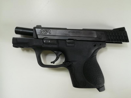 Vendo SMITH & WESSON MP9 COMPACT, casi nueva.
Entre 200 y 250 disparos. Con su caja original, 2 suplementos 01