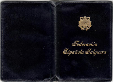  EN RECUERDO Y HOMENAJE A LOS QUE YA NO ESTÁN. 

Si pones en  GOOGLE   PASAPORTES EN LA MEMORIA  da igual 120