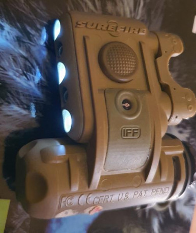 Linterna de casco Surefire HL-1. 3 led blancos, 2 led rojos. Con luz IFF inflarroja. Incluye adaptador 12