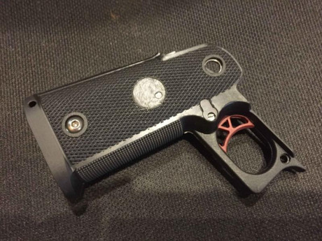 Empuñadura plástica para pistolas STI de alta capacidad y clones, es el elemento original que actúa como 00