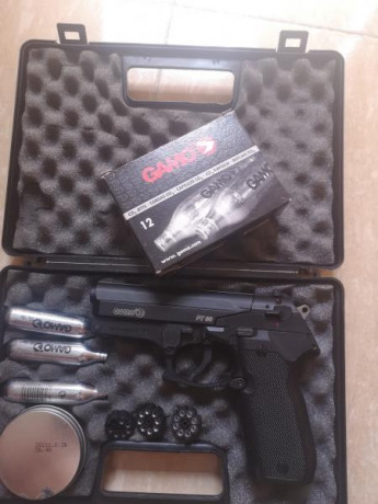 Se vende pistola de aire comprimido del 4,5
Maraca y modelo, gamo Pt 80 4,5 nueva comprada hace años y 02