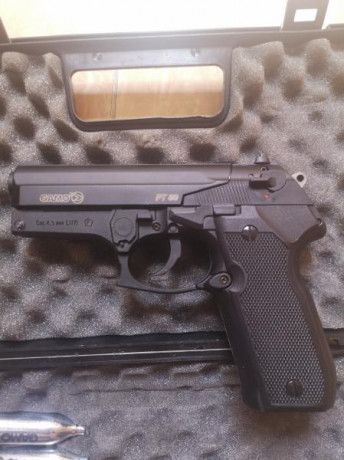 Se vende pistola de aire comprimido del 4,5
Maraca y modelo, gamo Pt 80 4,5 nueva comprada hace años y 01