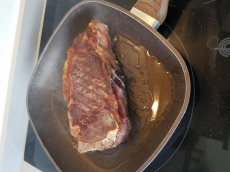 Hoy para comer acelgas hervidas y chuletón de vaca gallega vieja con seis semanas de maduración en cámara 31