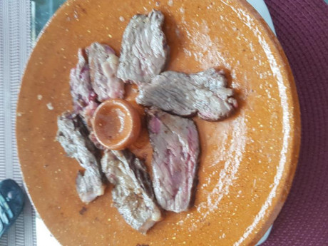 Hoy para comer acelgas hervidas y chuletón de vaca gallega vieja con seis semanas de maduración en cámara 40