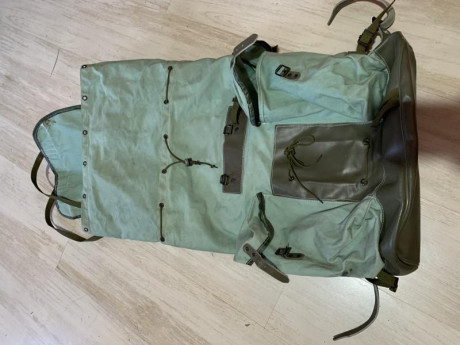 Vendo mochila campaña vede sarga de la Legión, nueva con todos sus cierres y correajes en perfecto estado. 02