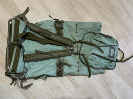 Vendo mochila campaña vede sarga de la Legión, nueva con todos sus cierres y correajes en perfecto estado. 01