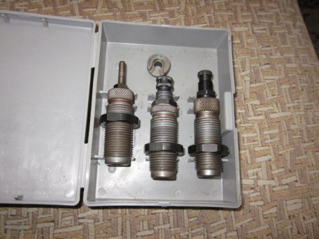 Hola.
Pongo a la venta, estos DIES para recargar 38 Spcl/ 357, de la marca RCBS
están usado como se puede 01