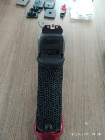 Hola buenos días vendo mi Glock 19 de tercera generación modificada un poquito va como la seda
Dos cargadores
Alzas
Caja 02