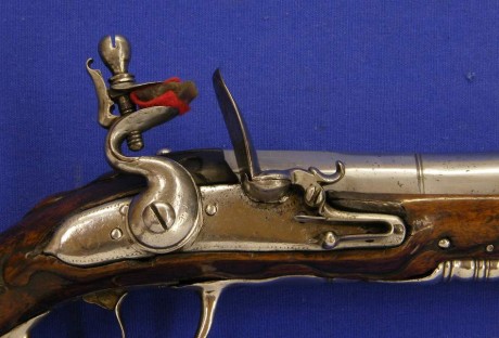 Voy a colocar unas fotos de un arma larga alemana de llave de mecha del siglo XVI. 72