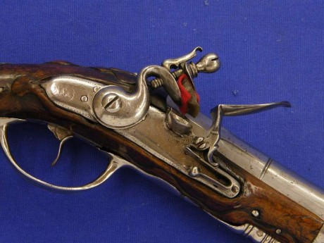 Voy a colocar unas fotos de un arma larga alemana de llave de mecha del siglo XVI. 71