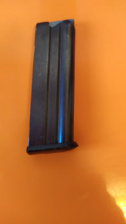 Hola a todos.

 Vendo 1 Cargador Anschütz de 10 balas. del calibre 22 Lr. 

Válido para las carabinas 00