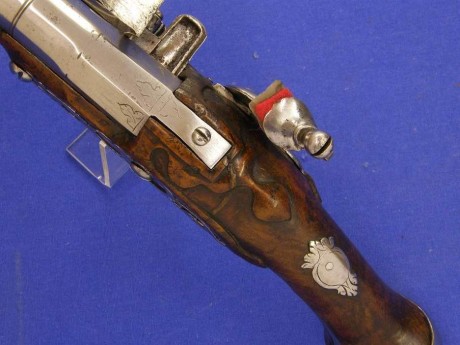 Voy a colocar unas fotos de un arma larga alemana de llave de mecha del siglo XVI. 70