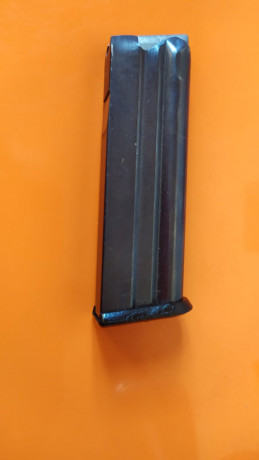 Hola a todos.

 Vendo 1 Cargador Anschütz de 10 balas. del calibre 22 Lr. 

Válido para las carabinas 21