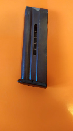 Hola a todos.

 Vendo 1 Cargador Anschütz de 10 balas. del calibre 22 Lr. 

Válido para las carabinas 20