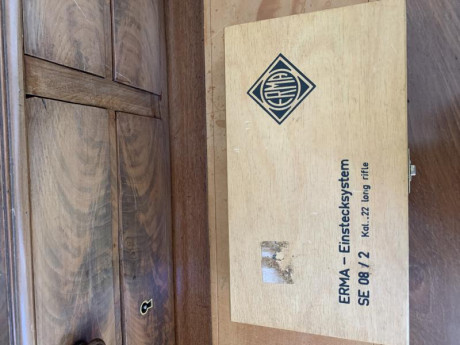 En el periodo de entreguerras la casa ERMA desarrolló un conversor en calibre 22 para la pistola reglamentaria 01