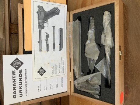 En el periodo de entreguerras la casa ERMA desarrolló un conversor en calibre 22 para la pistola reglamentaria 00