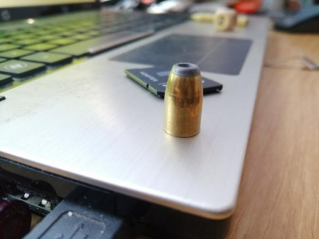 Hola, lo dicho, que grasa os parece mejor para engrasar los proyectiles? Me refiero a grasa en tubo para 50