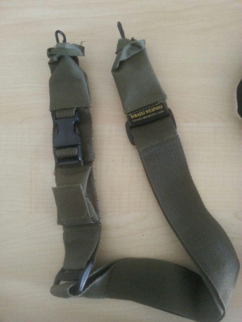 Vendo  estas 4 correas de arma larga, dos correas de dos puntos de Israeli weapons (IWI) y una correa 12