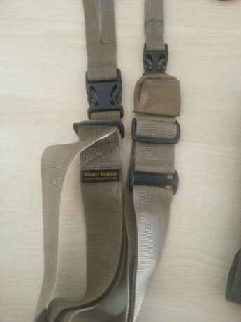 Vendo  estas 4 correas de arma larga, dos correas de dos puntos de Israeli weapons (IWI) y una correa 11
