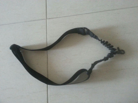 Vendo  estas 4 correas de arma larga, dos correas de dos puntos de Israeli weapons (IWI) y una correa 20