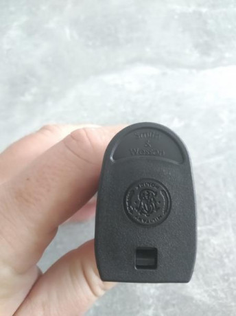 se venden fundas de pistola para S&W MP9 ambas de kydex, una interior y otra de servicio tipo bikini.

Se 00