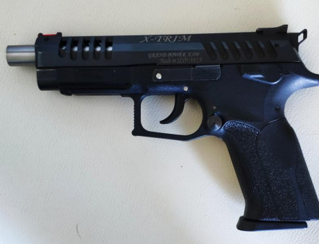 Vendo pistola grand power con cañón de 5 pulgadas, 4 cargadores y funda ipsc, tiene un año y unos 500 11