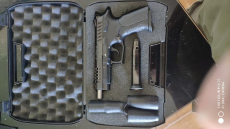 Vendo pistola grand power con cañón de 5 pulgadas, 4 cargadores y funda ipsc, tiene un año y unos 500 10