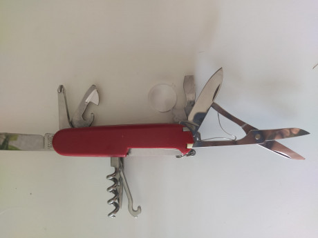 Vendo VICTORINOX EXPLORER,practicamente nueva,envio a cargo del comprador.
25 euros,envio aparte. 01