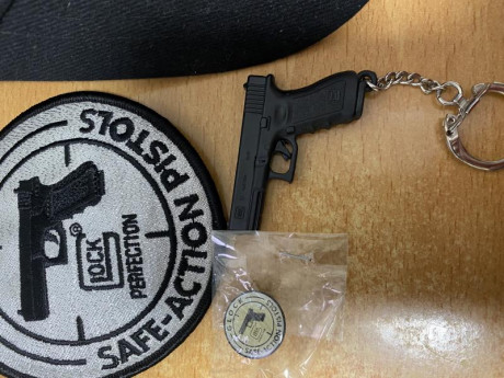 ]Vendo lote Glock
80€ envio incluido peninsula.
1BOLSA GLOCK PORTA ARMAS PARA 4 PISTOLAS (Usada,como nueva)
BOLSOS 00