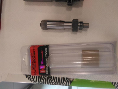 Vendidos...se puede cerrar.. :wink: 

Buenas tardes,

Se vende Set de DIEs calibre 270win compuesto por:

.- 00