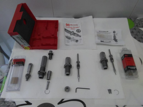 Vendidos...se puede cerrar.. :wink: 

Buenas tardes,

Se vende Set de DIEs calibre 270win compuesto por:

.- 10