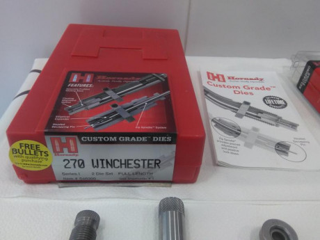 Vendidos...se puede cerrar.. :wink: 

Buenas tardes,

Se vende Set de DIEs calibre 270win compuesto por:

.- 22