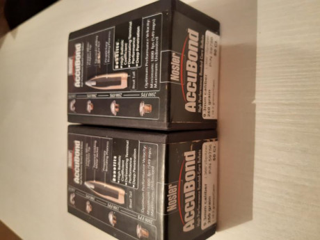 Se venden 2 cajas de 50 unidades nosler acubond  9,3 250 grains 55  euros  la unidad 
Portes a cargo del 00