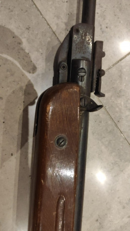 hola chavales, tengo un amigo que ha encontrado una vieja carabina que compro su padre hace 1000 años, 10